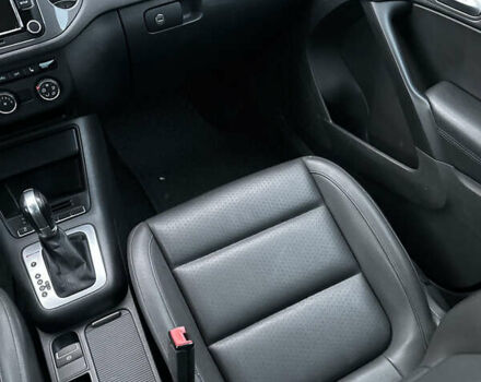 Білий Фольксваген Тігуан, об'ємом двигуна 2 л та пробігом 205 тис. км за 10250 $, фото 19 на Automoto.ua