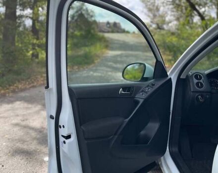 Белый Фольксваген Тигуан, объемом двигателя 1.97 л и пробегом 184 тыс. км за 12400 $, фото 10 на Automoto.ua