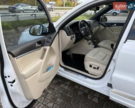 Белый Фольксваген Тигуан, объемом двигателя 2 л и пробегом 147 тыс. км за 13900 $, фото 22 на Automoto.ua