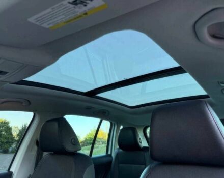 Білий Фольксваген Тігуан, об'ємом двигуна 2 л та пробігом 74 тис. км за 5500 $, фото 13 на Automoto.ua