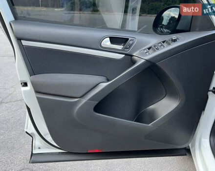 Белый Фольксваген Тигуан, объемом двигателя 1.97 л и пробегом 111 тыс. км за 17000 $, фото 15 на Automoto.ua