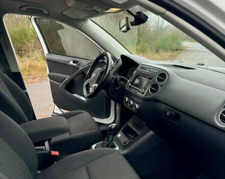 Белый Фольксваген Тигуан, объемом двигателя 1.98 л и пробегом 283 тыс. км за 12500 $, фото 14 на Automoto.ua