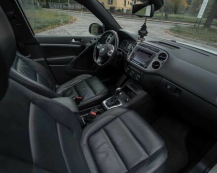 Белый Фольксваген Тигуан, объемом двигателя 2 л и пробегом 119 тыс. км за 6000 $, фото 6 на Automoto.ua