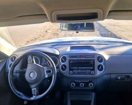 Білий Фольксваген Тігуан, об'ємом двигуна 2 л та пробігом 208 тис. км за 11500 $, фото 7 на Automoto.ua