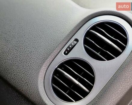 Белый Фольксваген Тигуан, объемом двигателя 2 л и пробегом 130 тыс. км за 16950 $, фото 70 на Automoto.ua