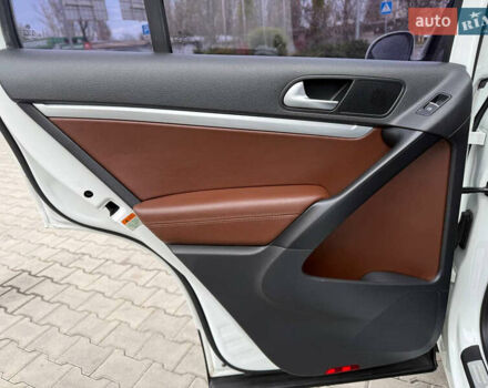 Білий Фольксваген Тігуан, об'ємом двигуна 2 л та пробігом 151 тис. км за 15300 $, фото 27 на Automoto.ua