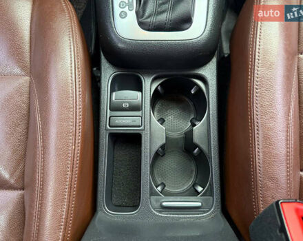 Білий Фольксваген Тігуан, об'ємом двигуна 2 л та пробігом 151 тис. км за 15300 $, фото 31 на Automoto.ua