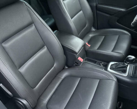 Білий Фольксваген Тігуан, об'ємом двигуна 2 л та пробігом 205 тис. км за 10250 $, фото 25 на Automoto.ua