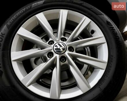 Белый Фольксваген Тигуан, объемом двигателя 2 л и пробегом 130 тыс. км за 16950 $, фото 47 на Automoto.ua
