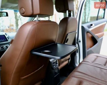 Белый Фольксваген Тигуан, объемом двигателя 2 л и пробегом 130 тыс. км за 16950 $, фото 76 на Automoto.ua