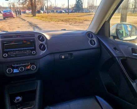 Білий Фольксваген Тігуан, об'ємом двигуна 2 л та пробігом 208 тис. км за 11500 $, фото 4 на Automoto.ua