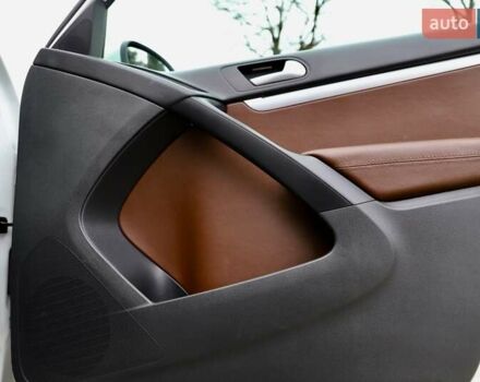 Белый Фольксваген Тигуан, объемом двигателя 2 л и пробегом 130 тыс. км за 16950 $, фото 71 на Automoto.ua