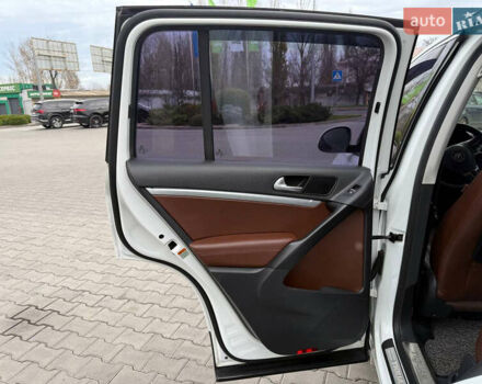 Білий Фольксваген Тігуан, об'ємом двигуна 2 л та пробігом 151 тис. км за 15300 $, фото 26 на Automoto.ua