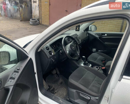 Белый Фольксваген Тигуан, объемом двигателя 1.97 л и пробегом 135 тыс. км за 14000 $, фото 5 на Automoto.ua