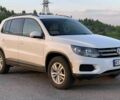 Білий Фольксваген Тігуан, об'ємом двигуна 2 л та пробігом 127 тис. км за 9500 $, фото 3 на Automoto.ua
