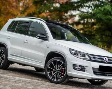 Белый Фольксваген Тигуан, объемом двигателя 2 л и пробегом 119 тыс. км за 6000 $, фото 2 на Automoto.ua