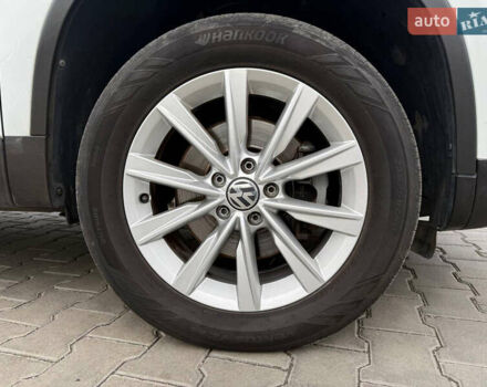 Білий Фольксваген Тігуан, об'ємом двигуна 2 л та пробігом 151 тис. км за 15300 $, фото 14 на Automoto.ua