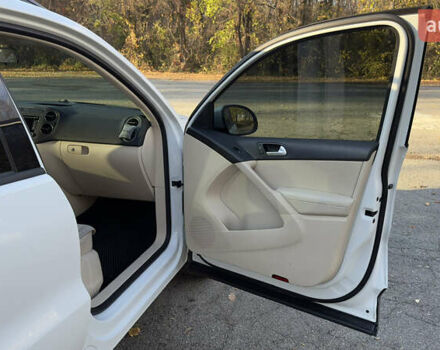 Белый Фольксваген Тигуан, объемом двигателя 1.98 л и пробегом 190 тыс. км за 14500 $, фото 7 на Automoto.ua