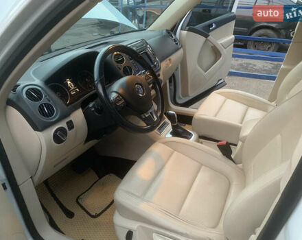 Білий Фольксваген Тігуан, об'ємом двигуна 1.98 л та пробігом 232 тис. км за 11000 $, фото 7 на Automoto.ua