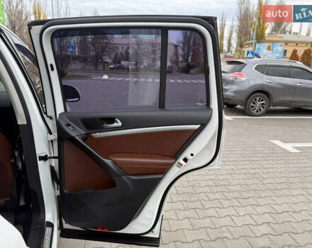 Білий Фольксваген Тігуан, об'ємом двигуна 2 л та пробігом 151 тис. км за 15300 $, фото 42 на Automoto.ua
