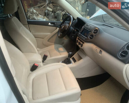 Білий Фольксваген Тігуан, об'ємом двигуна 1.98 л та пробігом 232 тис. км за 11000 $, фото 9 на Automoto.ua