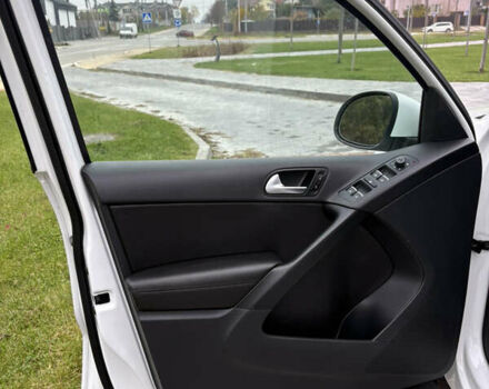 Белый Фольксваген Тигуан, объемом двигателя 2 л и пробегом 126 тыс. км за 14499 $, фото 26 на Automoto.ua