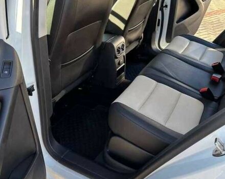 Белый Фольксваген Тигуан, объемом двигателя 2 л и пробегом 162 тыс. км за 8000 $, фото 4 на Automoto.ua