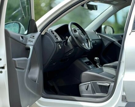 Белый Фольксваген Тигуан, объемом двигателя 2 л и пробегом 80 тыс. км за 6000 $, фото 6 на Automoto.ua