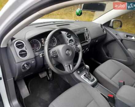 Білий Фольксваген Тігуан, об'ємом двигуна 2 л та пробігом 140 тис. км за 12300 $, фото 4 на Automoto.ua