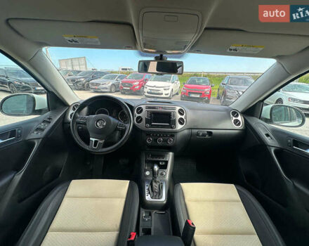 Білий Фольксваген Тігуан, об'ємом двигуна 2 л та пробігом 152 тис. км за 12300 $, фото 26 на Automoto.ua