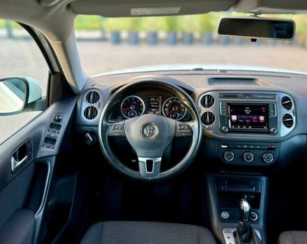 Білий Фольксваген Тігуан, об'ємом двигуна 2 л та пробігом 137 тис. км за 13800 $, фото 10 на Automoto.ua