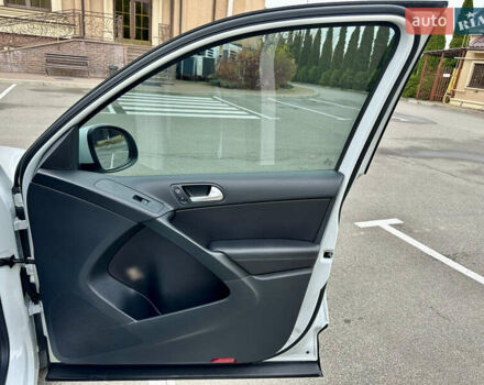 Белый Фольксваген Тигуан, объемом двигателя 2 л и пробегом 228 тыс. км за 12999 $, фото 40 на Automoto.ua