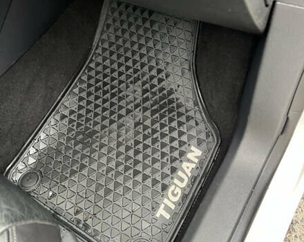 Білий Фольксваген Тігуан, об'ємом двигуна 1.98 л та пробігом 119 тис. км за 15999 $, фото 13 на Automoto.ua