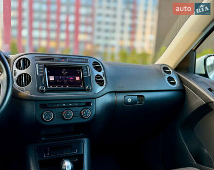 Білий Фольксваген Тігуан, об'ємом двигуна 2 л та пробігом 137 тис. км за 13800 $, фото 40 на Automoto.ua