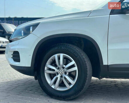 Білий Фольксваген Тігуан, об'ємом двигуна 2 л та пробігом 152 тис. км за 12300 $, фото 2 на Automoto.ua