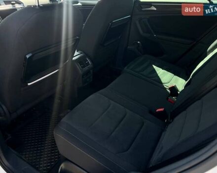 Білий Фольксваген Тігуан, об'ємом двигуна 2 л та пробігом 270 тис. км за 23000 $, фото 35 на Automoto.ua