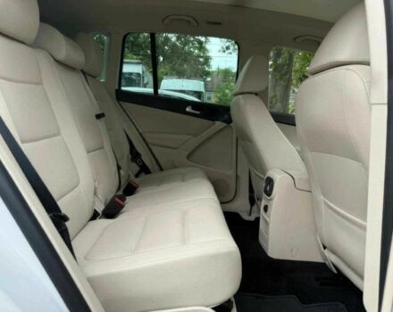 Білий Фольксваген Тігуан, об'ємом двигуна 2 л та пробігом 75 тис. км за 16800 $, фото 8 на Automoto.ua