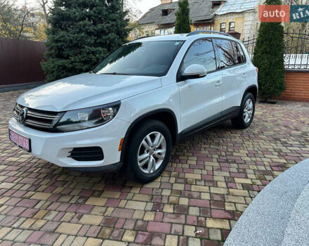 Белый Фольксваген Тигуан, объемом двигателя 2 л и пробегом 208 тыс. км за 13700 $, фото 2 на Automoto.ua