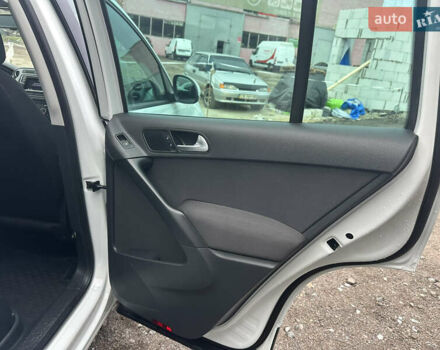 Білий Фольксваген Тігуан, об'ємом двигуна 2 л та пробігом 191 тис. км за 13500 $, фото 33 на Automoto.ua