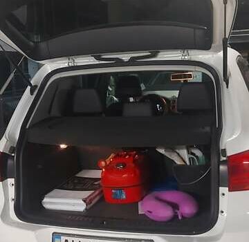 Белый Фольксваген Тигуан, объемом двигателя 1.98 л и пробегом 80 тыс. км за 14500 $, фото 8 на Automoto.ua