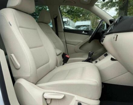 Білий Фольксваген Тігуан, об'ємом двигуна 2 л та пробігом 75 тис. км за 16800 $, фото 7 на Automoto.ua