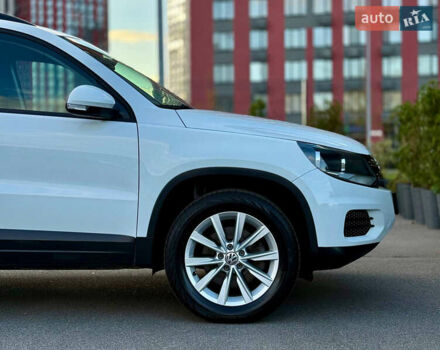 Білий Фольксваген Тігуан, об'ємом двигуна 2 л та пробігом 137 тис. км за 13800 $, фото 9 на Automoto.ua