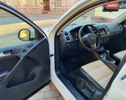 Белый Фольксваген Тигуан, объемом двигателя 2 л и пробегом 216 тыс. км за 11700 $, фото 16 на Automoto.ua