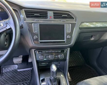 Білий Фольксваген Тігуан, об'ємом двигуна 2 л та пробігом 270 тис. км за 23000 $, фото 34 на Automoto.ua