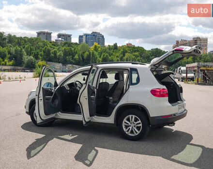 Білий Фольксваген Тігуан, об'ємом двигуна 1.98 л та пробігом 105 тис. км за 12800 $, фото 7 на Automoto.ua