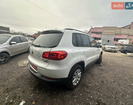 Білий Фольксваген Тігуан, об'ємом двигуна 2 л та пробігом 191 тис. км за 13500 $, фото 11 на Automoto.ua