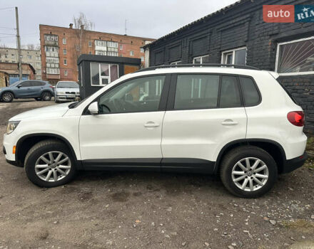 Білий Фольксваген Тігуан, об'ємом двигуна 2 л та пробігом 191 тис. км за 13500 $, фото 17 на Automoto.ua