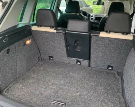 Білий Фольксваген Тігуан, об'ємом двигуна 2 л та пробігом 103 тис. км за 16500 $, фото 4 на Automoto.ua