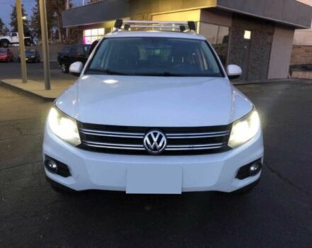 Белый Фольксваген Тигуан, объемом двигателя 2 л и пробегом 70 тыс. км за 7000 $, фото 1 на Automoto.ua
