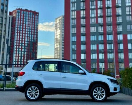 Білий Фольксваген Тігуан, об'ємом двигуна 2 л та пробігом 137 тис. км за 13800 $, фото 6 на Automoto.ua
